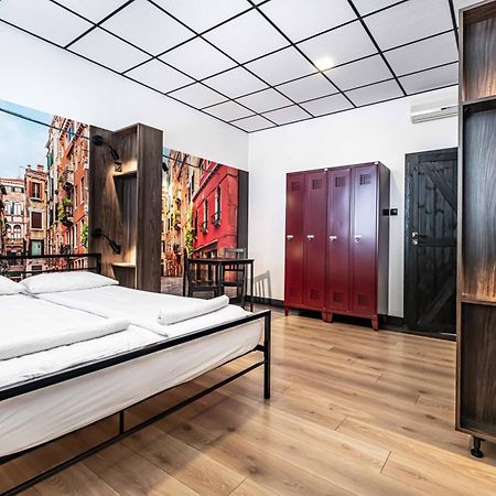 Vola Hostel Warszawa Eksteriør bilde