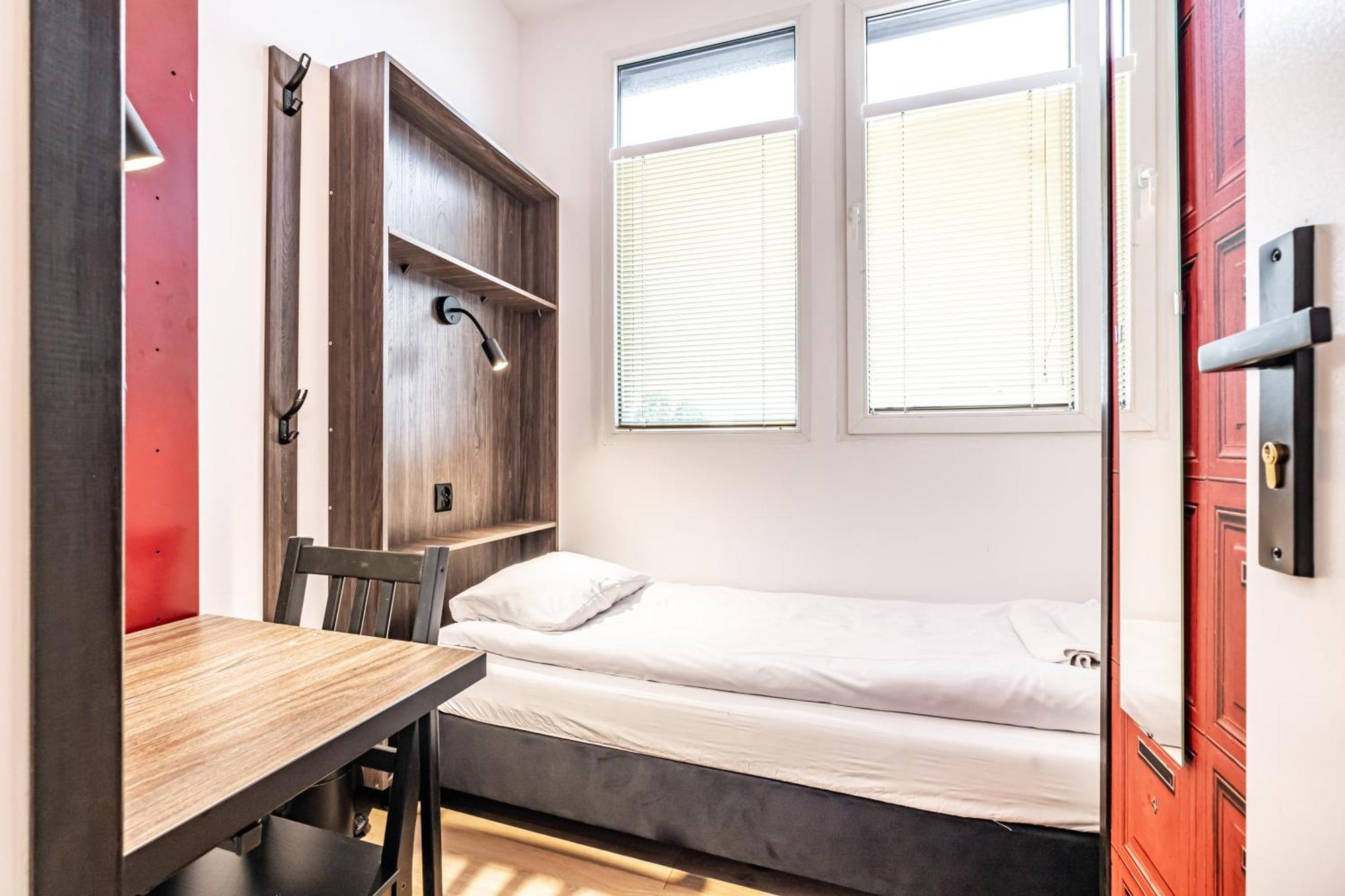 Vola Hostel Warszawa Eksteriør bilde