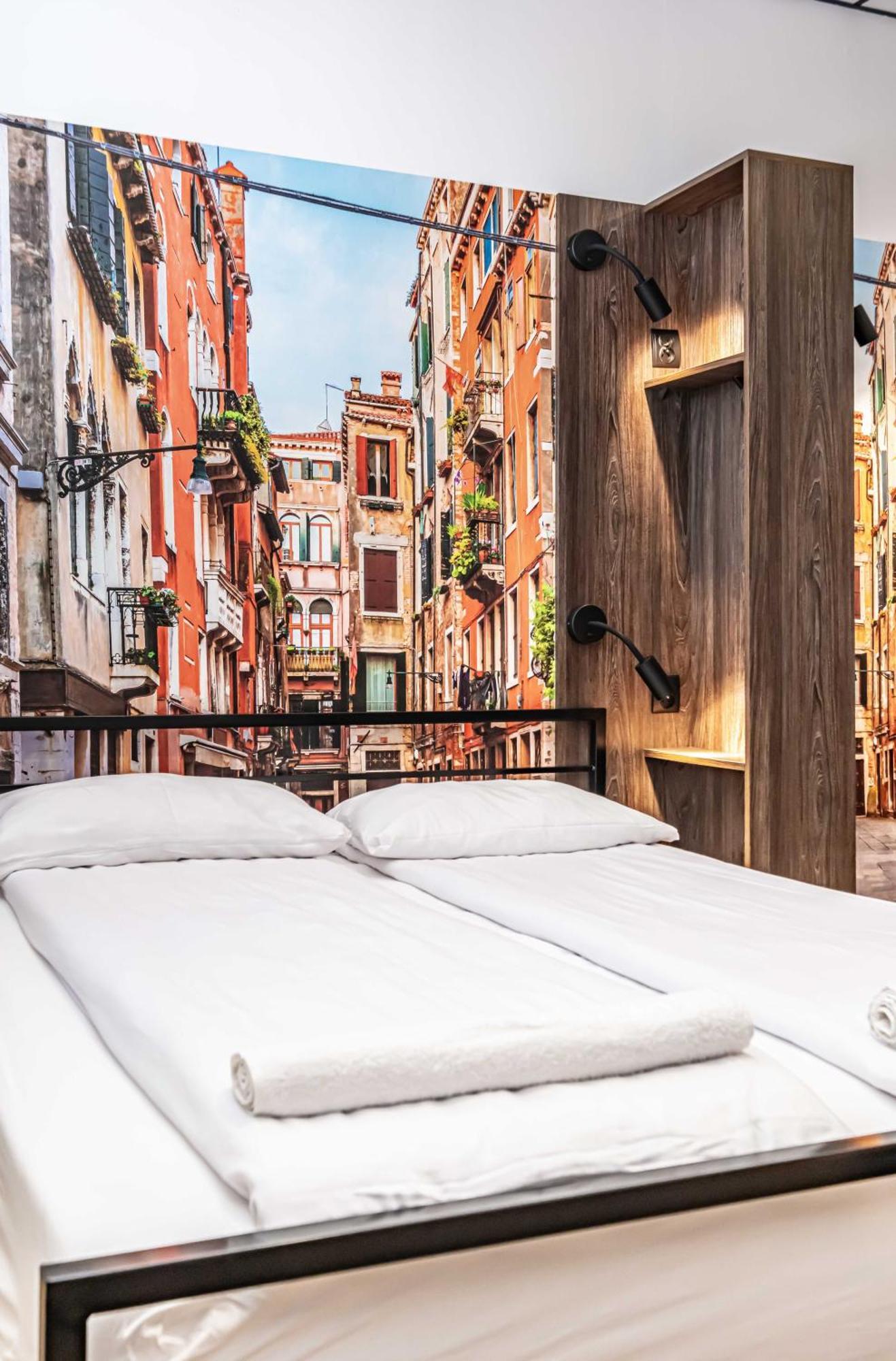 Vola Hostel Warszawa Eksteriør bilde
