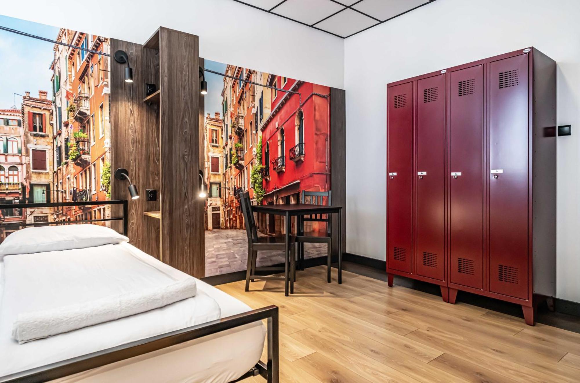 Vola Hostel Warszawa Eksteriør bilde