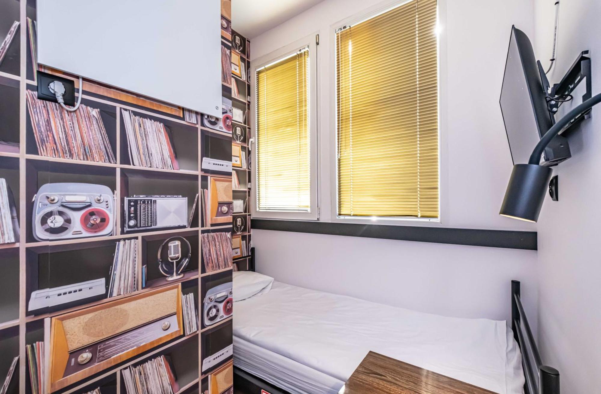 Vola Hostel Warszawa Eksteriør bilde